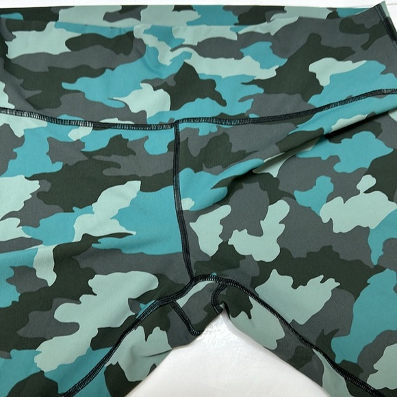 LIKE NEW! Lululemon Wunder Under High-Rise Tight 25" Camo - Picture 10 of 16